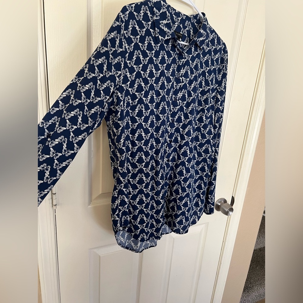 Talbots XL Navy Butterfly Print Button Front Blouse 100% Rayon - Picture 5 of 8